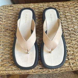 Alohas Platform Thong Sandals